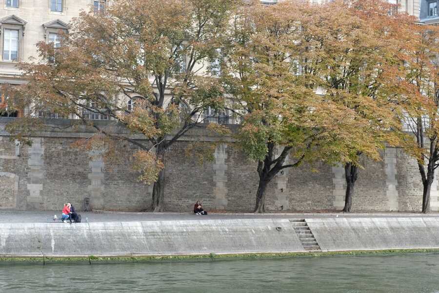 Autumn in Paris - a walk along the Seine
